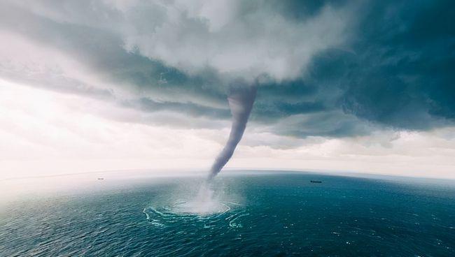 "鱼雨":上万条鱼从天而降,是水龙卷干的吗?真相没这么
