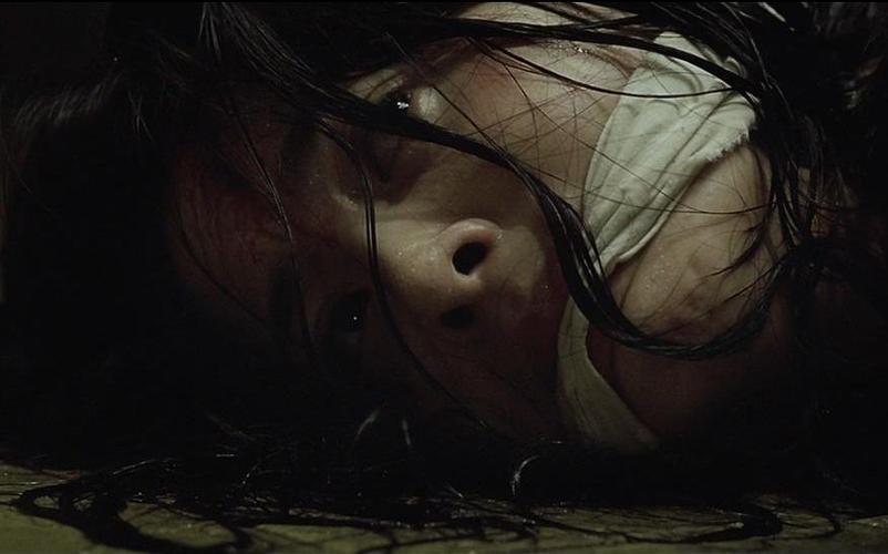 四分钟看完《 追击者》一部 韩国人性电影,女子钱色交易遭人杀害,引发