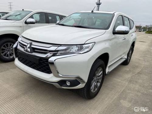 19款三菱帕杰罗劲畅3.0 gls标配