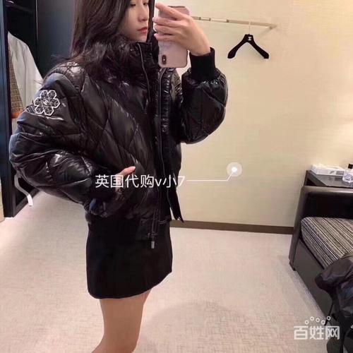 出chanel羽绒服 小花