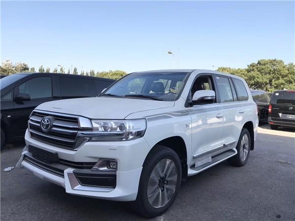 2020款丰田酷路泽5700 驰惠纵享v8顶级配置