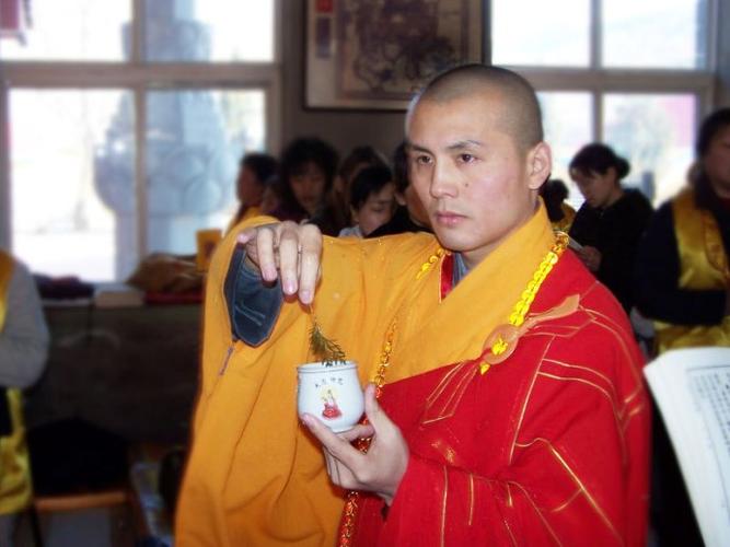 每年农历六月十九日的,是永清寺的放生日.