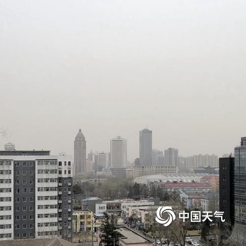 中国天气网讯 今天(3月17日)回流沙尘影响范围扩大至北京全市,部分