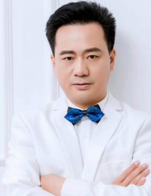 原创歌手朱彩昀简历