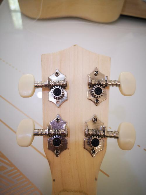 尤克里里安装说明