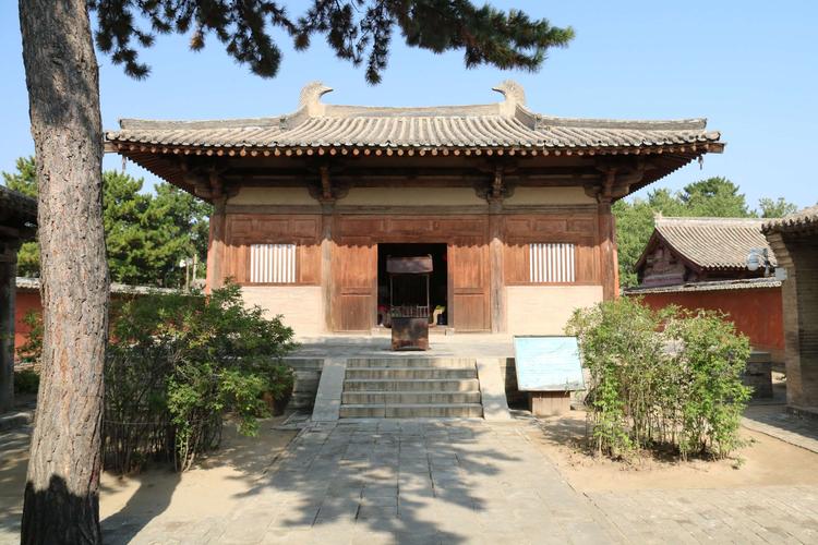 山西五台县南禅寺～～～中国最早的唐代木结构建筑和彩色雕塑.