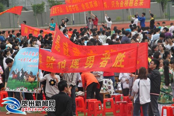 不拘一格的成人礼 为开放性教育点赞