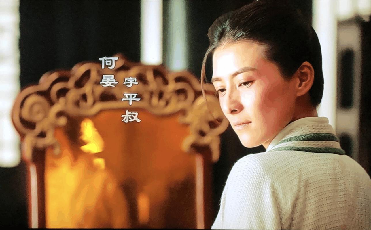 为了符合历史中何晏的外貌形象,剧中的何驸马是由女演员饰演的,五官俊