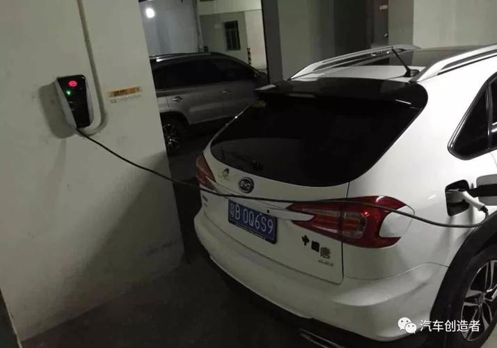马小新充电桩vs比亚迪充电桩,它更方便快捷?车友:意料