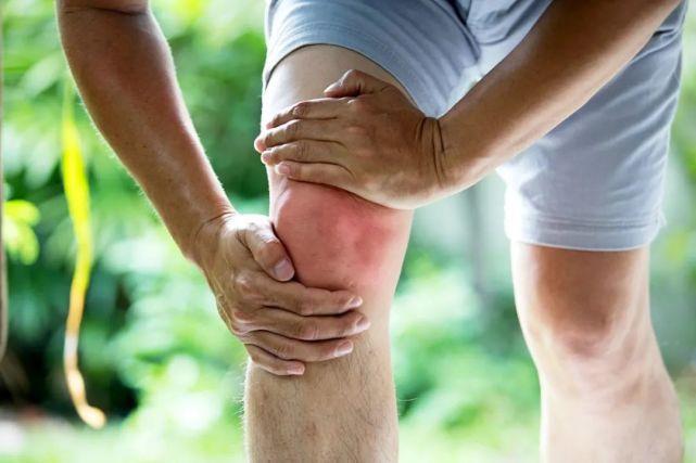 在骨关节炎发生之前可能就有炎症的发生,这可能是导致症状恶化的原因