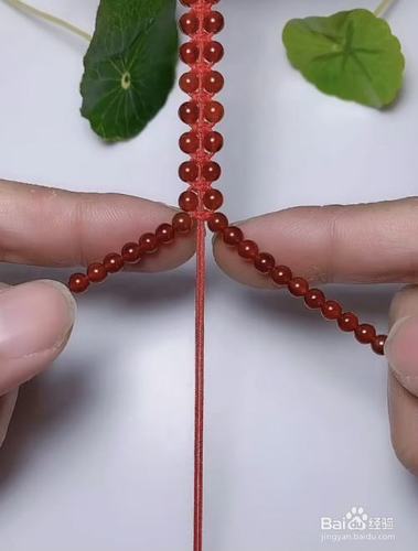 红绳加珠子怎么编手链