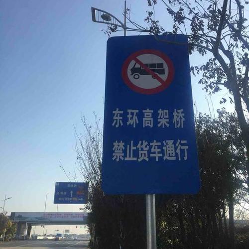 害怕指数:★★★ 第5怕:禁止货车通行 行驶在拉货的路上,若是没有