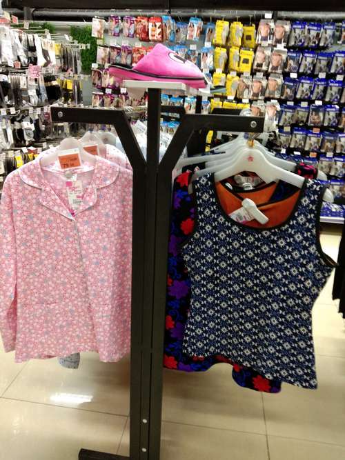 黄石店针棉内衣睡衣陈列