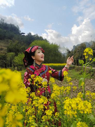 电影幺妹住在十三寨在黔江开机了开启探秘土家文化之旅