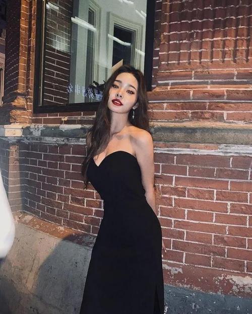 蜂腰细臀堪称人间尤物又野又欲的韩国美女宋智雅