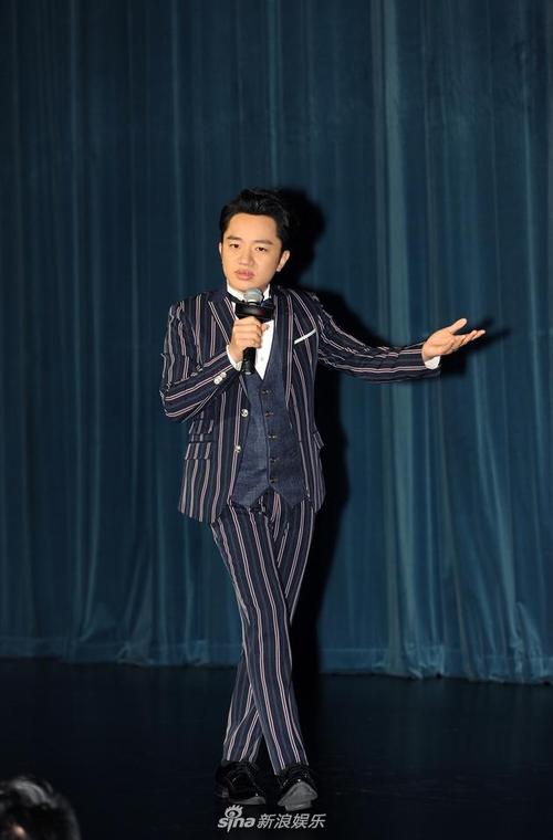 王祖蓝出席盛典 脱口秀从容开场致敬幕后英雄