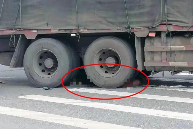 揪心广东揭阳一男子被大货车碾压情况十分紧急令人担忧