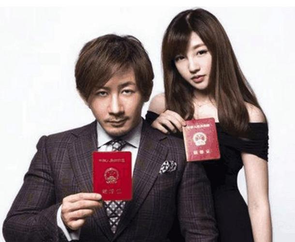 42岁刘谦与妻子近照4次上春晚迎娶富三代娇妻却销声匿迹