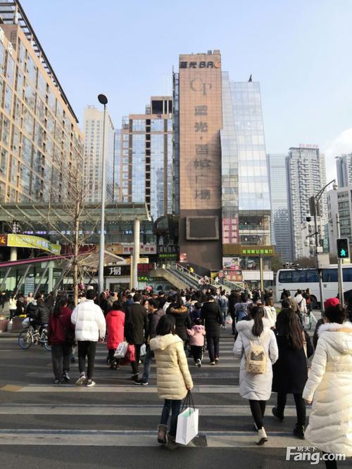 春熙路银石广场 地铁口 主通道 可双开 月租9000