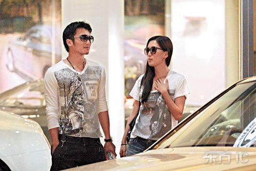 谢霆锋老婆妹妹两头忙与谢婷婷逛街购物组图