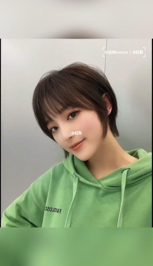 的女生可以尝试这类似_发型_减龄_穿搭_短发_脸型_减龄发型_时尚_发型