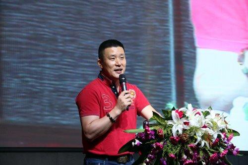《湖北经视直播》主持人江涛助阵诺贝尔磁砖活动现场