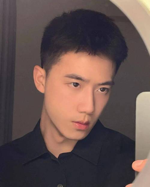 让你帅气到极致的10款男生短发!