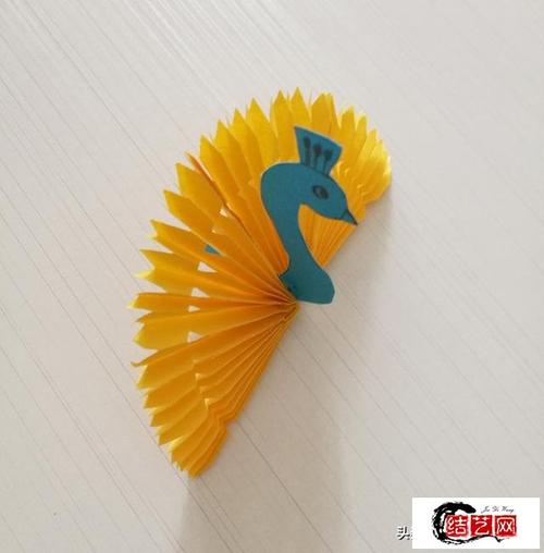 折纸孔雀步骤图解教程,简单手工纸孔雀方法
