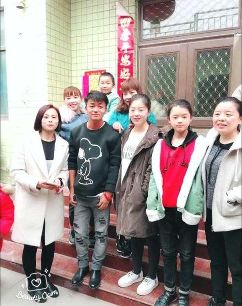 王宝强回乡同学聚会,如果他不是明星,还会有那么多同学去吗?