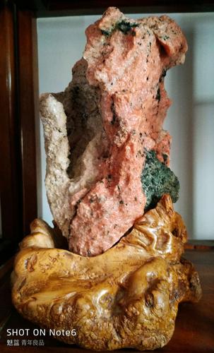 其它 泰山五彩石 写美篇         泰山五彩石产于东麓栗子峪峭壁上