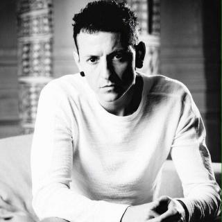 《林肯公园》致敬查斯特贝宁顿