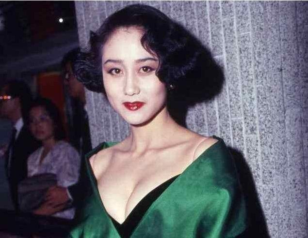 与赌王相恋未果后,利智嫁给2婚的李连杰,掌管其20亿家产