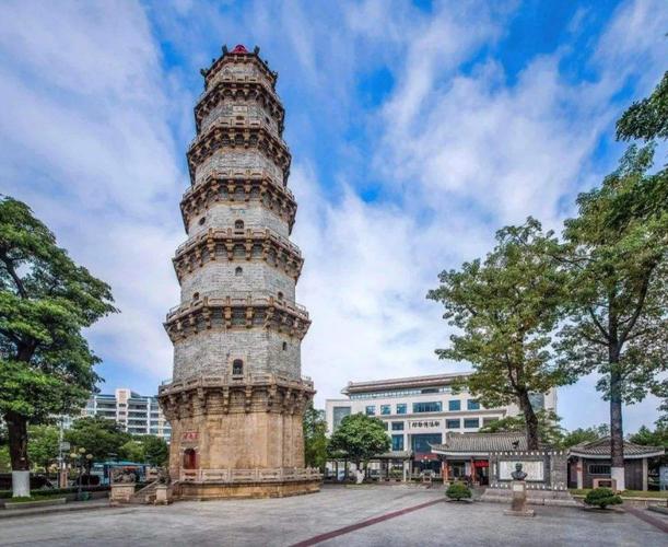 如同文光塔是潮阳棉城的地标性标志物一般,鲎粿也是棉城美食界举足