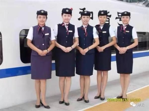 高铁服务并不总是轻松的,多年的服务经历,让天津客运段每个列车长