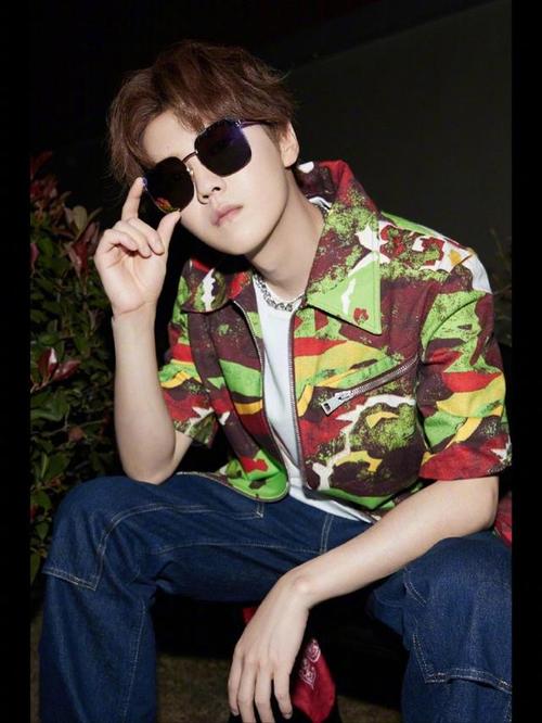 时尚达人鹿晗教你怎样戴墨镜,实用又炫酷你学会了吗?