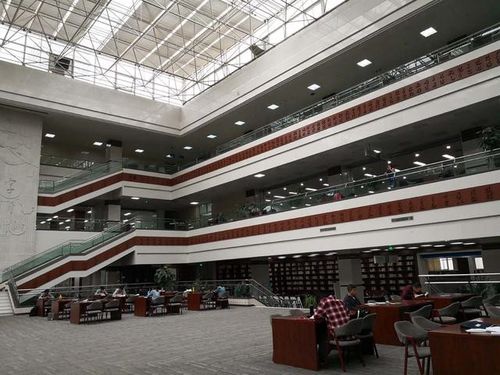  p>宁夏回族自治区图书馆位于银川市金凤区,是一所大型的综合性研究型