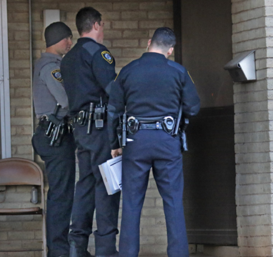 美国一妻子40年后,fbi敲门时才发现丈夫的真实身份,连