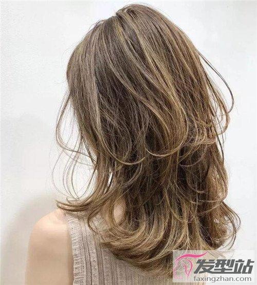 最新流行层次感发型短发或中发都很火
