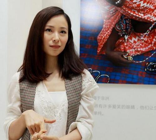 老公罗红身价背景惊人每当有人提起江一燕,很多人脑海里第一印象不是