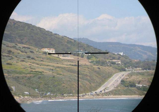 狙击镜中的画面是什么样的难怪能轻易将目标爆头