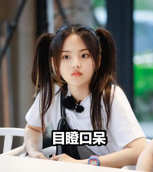 精选杨超越表情包31张(2)