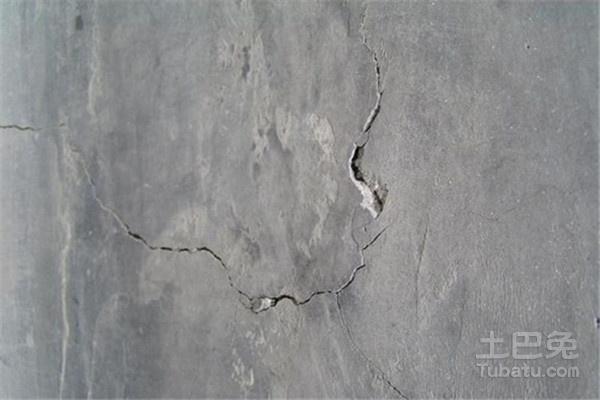 墙面空鼓的原因与危害及其处理方法