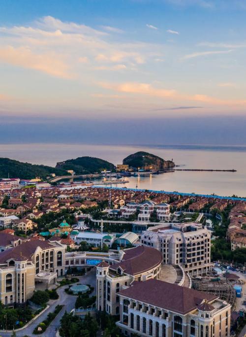 因为在各个旅行团安排的大连观光线路里,小平岛根本就没有列入景点