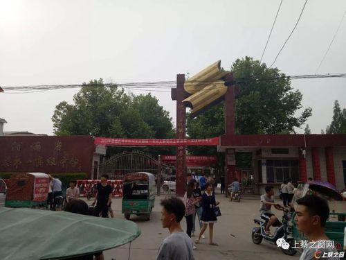 每个考场门口拍下了照片 即为了留下值得纪念的时刻 上蔡一高北区考场
