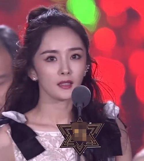 看赵丽颖杨幂的背影,就知道仪态有多重要,"差距"一目了然