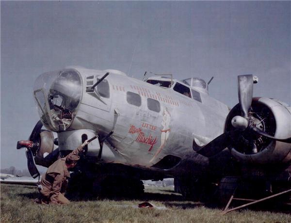 b-17轰炸机(绰号:"空中堡垒")