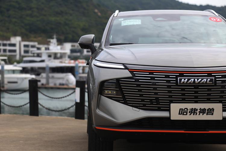 哈弗神兽在外形上完全跳脱了此前哈弗h系列和f系列的设计影子,不仅在