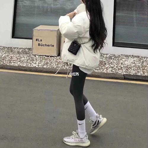 袜子_袜子_百搭_质地_裤子_搭配_时尚_穿搭