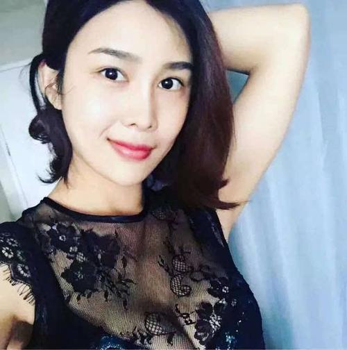 现年25岁的"盼盼"是当下最炙手可热的健身明星,因长相甜美,神似昔日