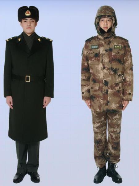军官士兵大衣左为军官常服大衣右为作训大衣